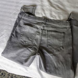 Light gray, raw hem crop skinny jeans